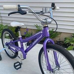 Kids bike with training wheels
